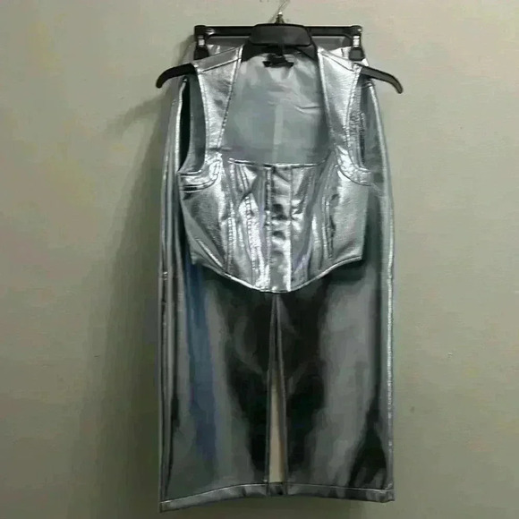 NWT HOUSE OF HARLOW 1960 METALLIC FAUX LEATHER MIDI SKIRT - Picture 7 of 7